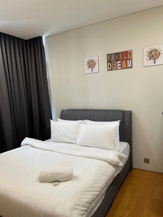 Apartment Queens Service Suites At Sky Suites Klcc Kuala Lumpur